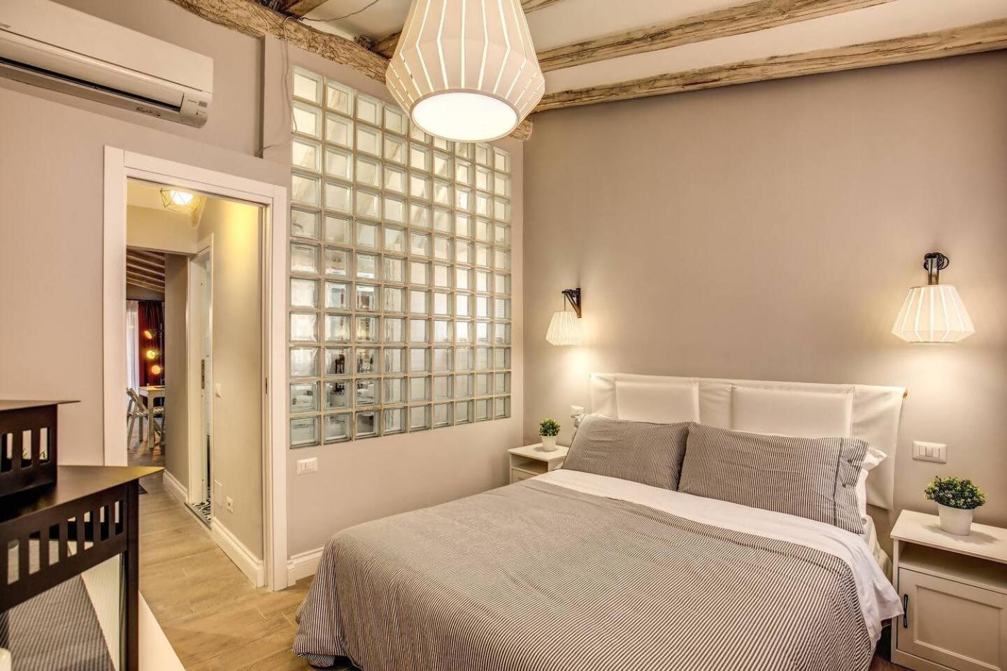 Attic With Terrace By Trevi Fountain Apartman Róma Kültér fotó